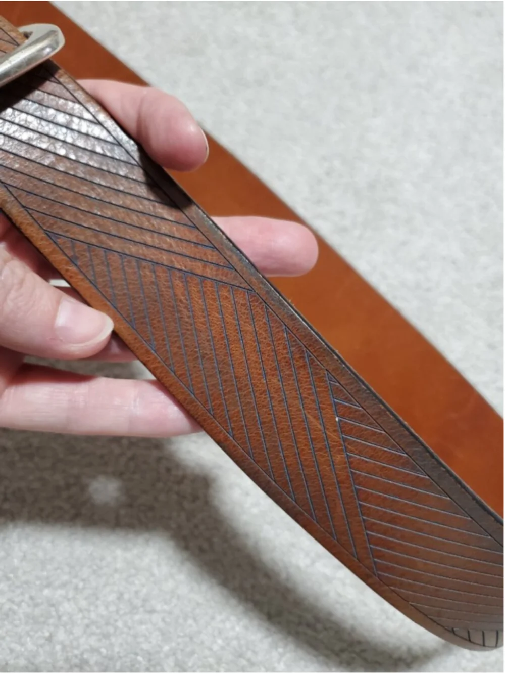 TOMMY BAHAMA Embossed Diagonal Stripe Leather Belt Brown 42 Preppy Golf Classic